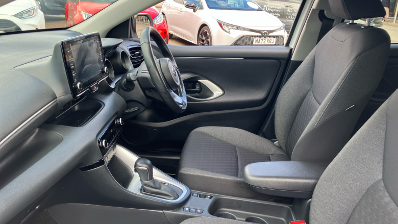 Toyota Yaris 1.5 Hybrid Design 5dr CVT Hybrid Hatchback
